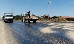 Edirne'de kavurucu sıcaklar asfaltı eritti: Belediye ekipleri yola kum serdi