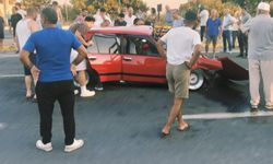 Edremit'te otomobiller çarpıştı: 2 ölü, 3 ağır yaralı