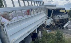 Elazığ'da kamyonetler çarpıştı: 2 yaralı