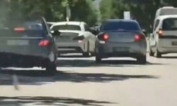 Elazığ'da peş peşe makas atan sürücü kameraya yansıdı