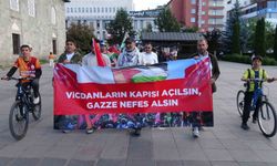Erzurum'da sağlıkçılar 137'inci kez Gazze için yürüdü