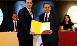 Galatasaray'da yeni yönetim mazbatalarını aldı