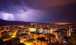 Geceyi aydınlatan şimşekler görsel şölen sundu