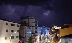 Geceyi gündüze çeviren şimşekler: Kars semalarında nefes kesen ışık gösterisi