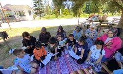 Hisarcık'ta öğrenci ile velilerin doğada kitap okuma etkinliği