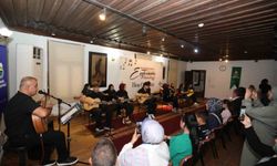 İnegöl Belediyesi'nin gitar kursu kursiyerleri sertifikalarını aldı