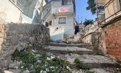 İzmir'de eski koca dehşeti: Kezzap attığı eski karısı öldü, kızı ise yaşam savaşında