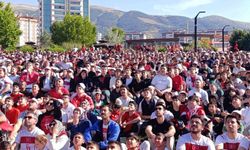 Kahramanmaraşlılar milli maç heyecanını dev ekranda yaşadı