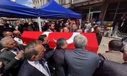 Kalp krizine yenik düşen Vali Yardımcısı Şenol Esmer memleketi Trabzon'da toprağa verildi