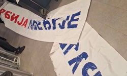 Karadağ, AB Zirvesi öncesi charter uçuşla ülkeye gelen 87 Sırbistan vatandaşını Sırbistan'a geri gönderdi