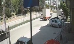 Karşı şeride geçen otomobil, kamyonetle çarpıştı: O anlar kameraya yansıdı