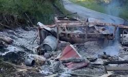 Kastamonu'da park halindeki karavan ile iş makinesi yandı