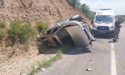 Manisa'da otomobil takla attı: 2 yaralı