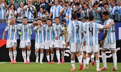 Messi'nin tarihe geçtiği maçta son şampiyon galibiyetle başladı