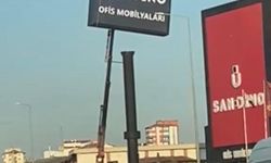 Metrelerce yükseklikte önlem almadan çalışan işçiler yürekleri ağza getirdi