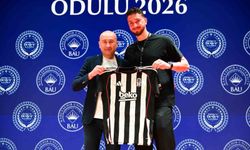 Milli basketbolcu Alperen Şengün'e Türkiye'ye Değer Katanlar Ödülü