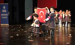 Minikler yıl sonu gösterisinde hünerlerini sergiledi
