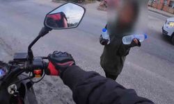 Müşterinin teslim almadığı siparişi yolda su satan çocuklara verdi