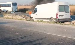 Orta refüje giren panelvan araç alev aldı: 1 yaralı