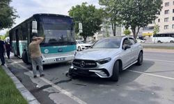 Otomobil halk otobüsü ile çarpıştı: 1 yaralı