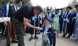 Özel bireylerin mezuniyet kutlaması yürekleri ısıttı