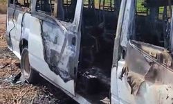 Park halindeki minibüs alev aldı