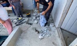 Plastik boruya sıkışan yavru kedi itfaiye ekiplerince kurtarıldı