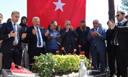 Şehit Öğretmen Şenay Aybüke Yalçın şehadetinin 9. yıl dönümünde kabri başında anıldı