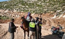 Siirt'te kalp krizi geçiren kadın, katır sırtında sağlık ekiplerine ulaştırıldı