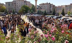 Sivas lisesinin yarım asırlık mezunları yeni mezunlarla kaynaştı
