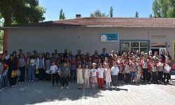 Tomarza'da protokol, öğrencilerin karne heyecanına ortak oldu