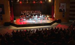 TRT Erzurum Radyosu Gençlik Korosu'ndan muhteşem yıl sonu konseri
