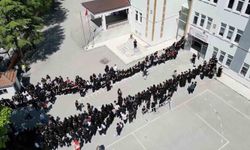 Türkiye şampiyonu olan öğrencilere meşaleli karşılama