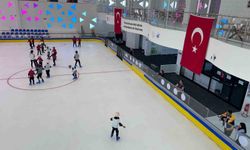 Van'da 30 derece sıcaklıkta buz pateni keyfi