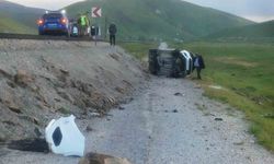 Van'da şarampole yuvarlanan kamyonetin sürücüsü yaralandı