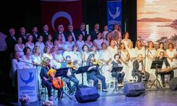Yağmura rağmen büyük ilgi: ASEV Türk Sanat Müziği Korosu'ndan İstanbul şarkıları gecesi