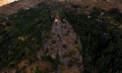 96 basamaklı kayalıkların üzerindeki ev 30 milyon liradan satışa sunuldu