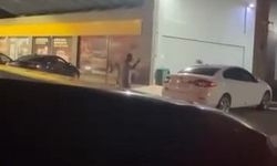 Akaryakıt istasyonunda sopalı kavga kamerada