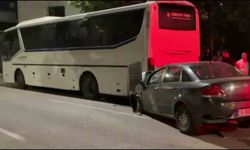 Alkollü sürücü önce duvara sonra otobüse çarptı: 2 ağır yaralı