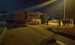 Ankara'da hafriyat kamyonu tıra yandan çarptı: 1 yaralı