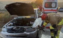 Antakya'da otomobilin motorundan alevler yükseldi