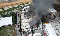 Arnavutköy'de sünger fabrikasında çıkan yangın 3 saatte kontrol altına alındı