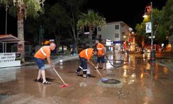 Ayvalık cadde ve sokakları köpüklü sularla temizlendi