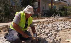 Ayvalık'ta yol bakım ve onarım çalışmaları aralıksız sürüyor