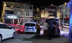 Babasını darp eden ağabeyini bıçaklandı