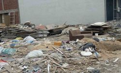 Baksan Sanayi Sitesi'nde biriken atıklar çevrede büyük rahatsızlık oluşturuyor