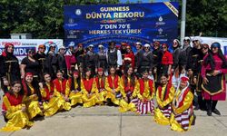 Başiskele halk oyunları ekibi, 7 bin 774 kişilik horon rekoruna ortak oldu