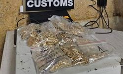 Beyan edilmeyen 395,49 gram altın takılar gümrüğe takıldı