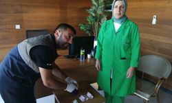 Beykoz Belediyesi personelinden örnek davranış: Plajda bulduğu altın dolu keseyi sahibine teslim etti