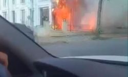 Beylikdüzü'nde iş yeri alevlere teslim oldu